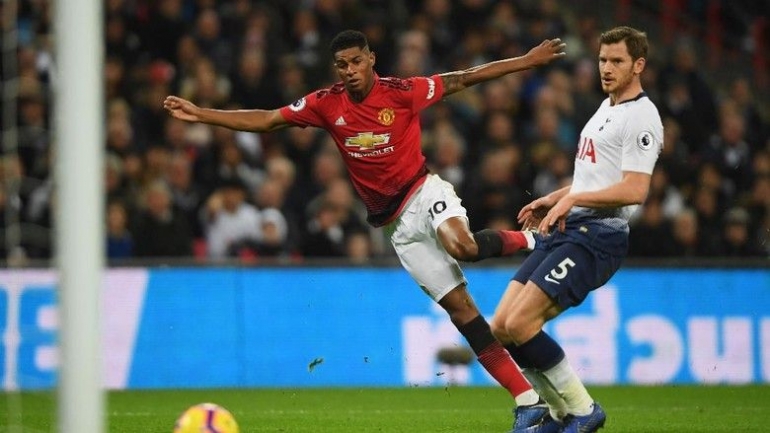 Tendangan keras yang dilesatkan oleh Marcus Rashford ke gawang Hugo Lloris (Sumber Dari: Sport.detik.com)