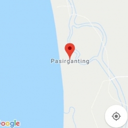 Peta yang menunjukkan posisi Pasir Ganting di antara Laut dan Sungai Muara Sakai-Inderapura. Screenshot Google Maps.