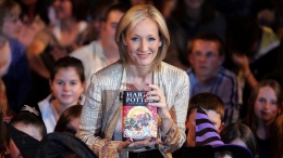 Penulis Best Seller Book Harry Potter, J.K. Rowling (Sumber: abc13.com)