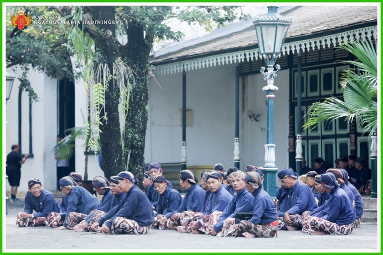 Abdi Dalem Keraton Yogyakarta, Sumber : kratonjogja.id