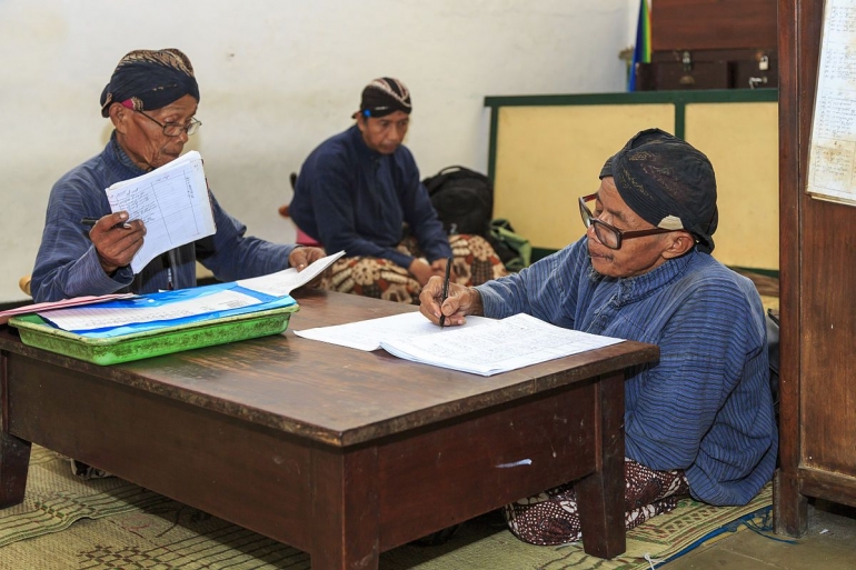 Abvdi Dalem memiliki tugas dan perannya masing-masing sumber : Wikipedia