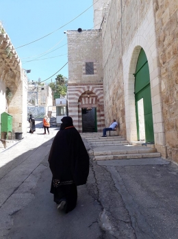 Foto : Salah satu sudut Masjid al-Ibrahimi, Hebron (koleksi pribadi)
