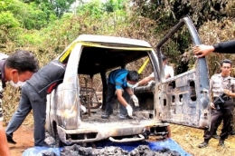JADI ARANG - Polisi melakukan identifikasi korban hoaks di Kecamatan Meliau Kabupaten Sanggau, 2011 lalu. Dokpri