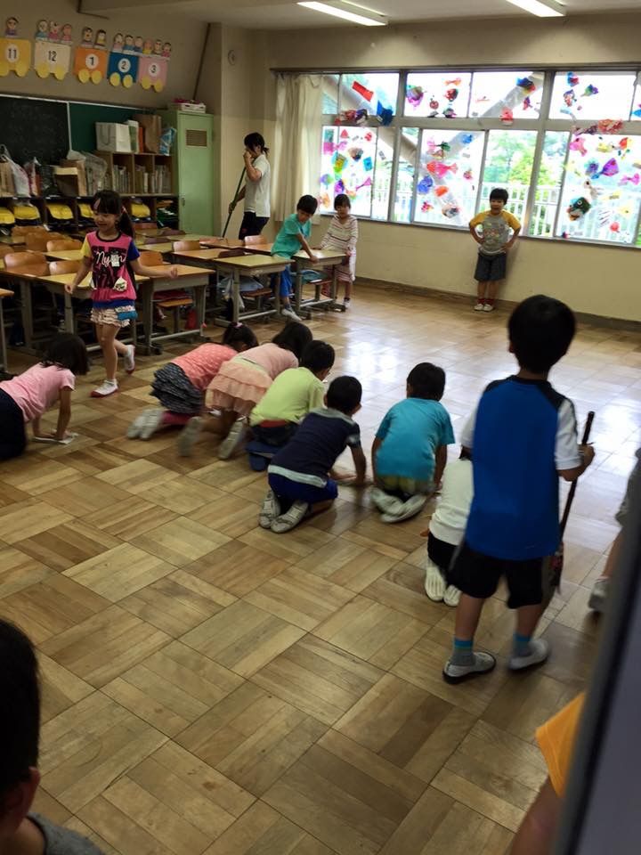 Acara ngepel di sekolah Jepang saat jam istirahat