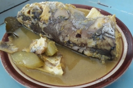Satu porsi Kelo Mrico Ndas Manyung, pedasnya mantap bikin gembrobyos. (Dok. Wahyu Sapta).