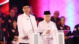 Pasangan Jokowi-Maruf Amin dalam debat pertama Pilpres 2019. (Foto: kompas.com)