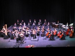 Mariska dan Widhawan dan the orchestra (dokpri)