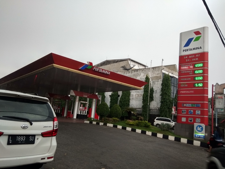 Salah Satu SPBU Pertamina di Surabaya yang Menjual Bahan Bakar Premium (Dok. Pribadi)