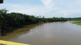 Sungai Inderapura dipotret dari Jembatan Gantung Tanjung Medan. Dokumen pribadi. 