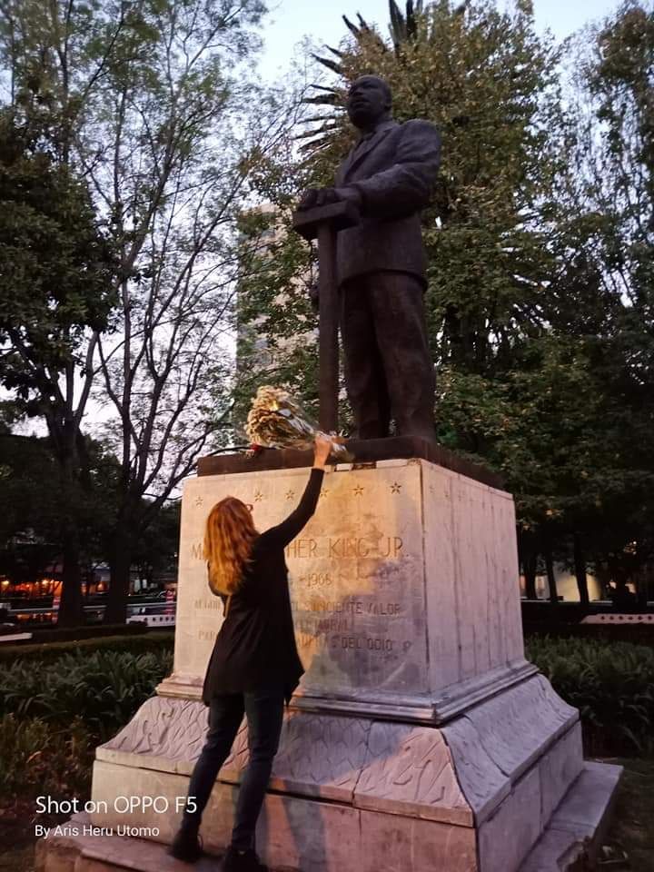 Seikat kembang untuk Dr. Martin Luther King Jr. / Foto Aris Heru Utomo 