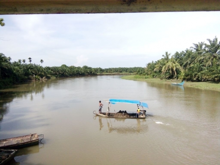 Perahu pengangkut pasir. Dokumen pribadi