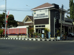 Tak banyak pedestrian yang dimanfaatkan di Kota Kediri karena warganya tak begitu suka berjalan kaki. - Dokpri.