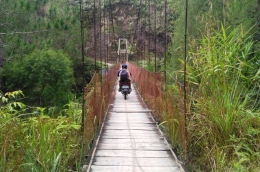 Jembatan Penghubung Parsoburan-Tornagodang (Pribadi)