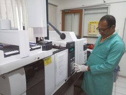 Deskripsi : Laboratorium Toksikologi melaksanakan pengujian dengan SOP I Sumber foto : dokpri