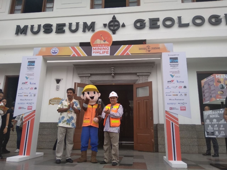 Opening Ceremony Acara Mining For Life 