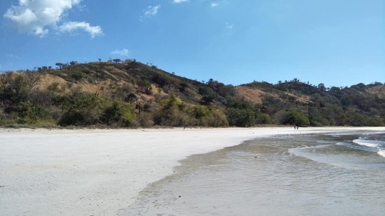 Pantai Ape Matang (Foto: Yopi Boli Aman)