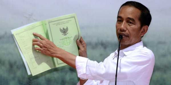 Jokowi dan Sertifikat Tanah [Foto: Inilah.com]