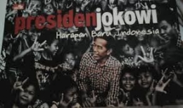 Sampul Buku Presiden Jokowi: Harapan Baru Indonesia, Elex Media 2014 -sumber gambar: Adiansaputrai.com