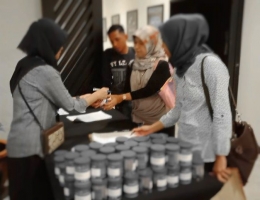 Deskripsi : Pusat Kesehatan Haji, Kementerian Kesehatan RI berkerjasama dengan RSKO Jakarta melaksanakan tes Napza, MMPI dan wawancara kepada calon TKHI dokter untuk tahun 2019 I Sumber Foto : dokpri