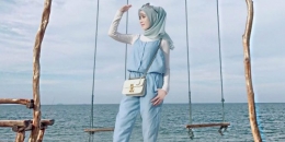 Outfit untuk ke Pantai Khusus Hijabers (www.instagram.com/shahasan22)