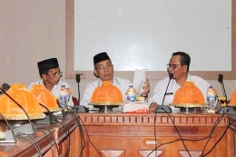 Dari kiri ke kanan (Ribi, Muhammad Yunus dan Kakan Syamsul Suli) pimpin Rapat Persiapan STQH Bantaeng 2019 (30/01/2019).