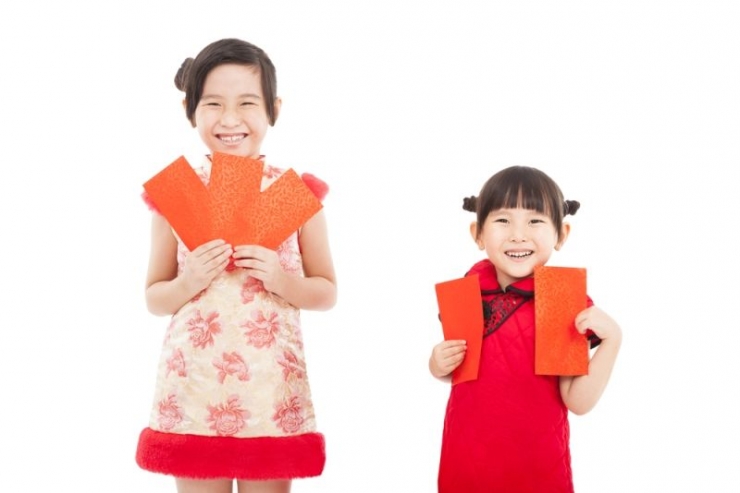Kegembiraan anak-anak mendapat angpao (Foto: Shutterstock)