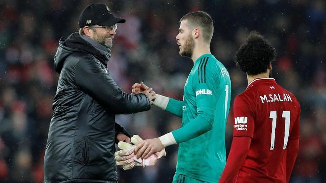 Klopp dan Mo Salah (Foto Phil Noble/REUTERS)
