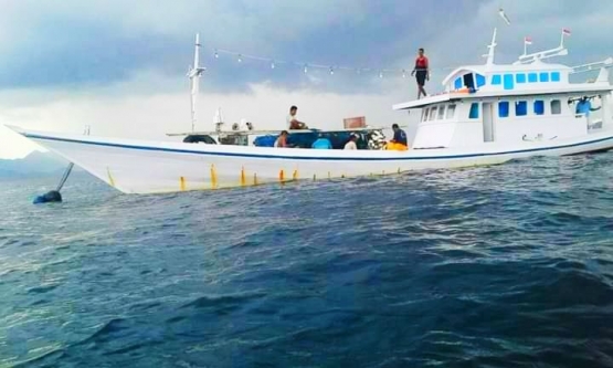 et. Kapal bertolak dari darat ke laut pada siang hari untuk melakukan penangkapan dengan metode Paba. Sumber: Miswan Uran.