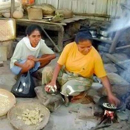 Jagung disangrai dalam periuk (tembikar) tanah (FB Jagung Titi Online)
