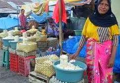 Jagung titi dijual di pasar tradisional (Dokpri)