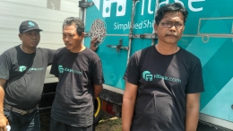 Nuraji (kanan), merasakan manfaat melek 'start uo' layanan logistik truk/Foto pribadi