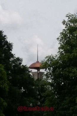 Kubah menara masjid dilihat dari siring Sungai Martapura (Foto: Koleksi Pribadi)