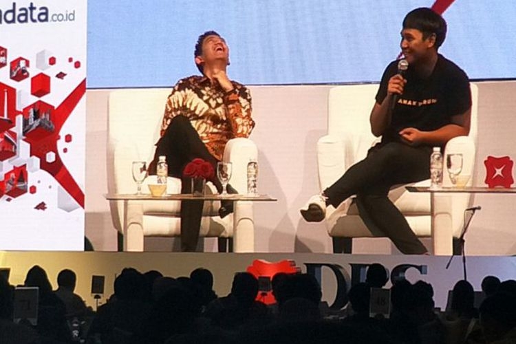 Founder & CEO Warung Pintar, Agung Bezharie (kanan) discard DBS Asian Insight Conference