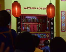 Wayang Potehi di Festival Kuliner Pasar Glodok di Mal Ciputra, Jakarta Barat. (Foto Bozz Madyang)