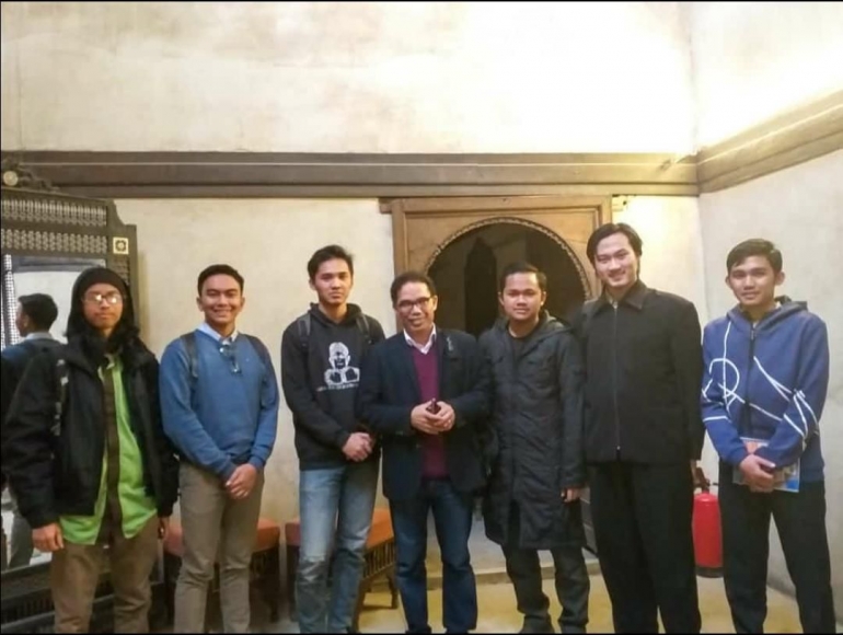 Foto bersama Doktor Khairi Dumah, Sebagai Pemateri dengan judul Kuliah Umum 