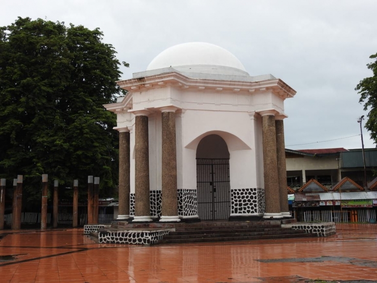 Tugu Thomas Parr di depan Kantor Pos/dokpri