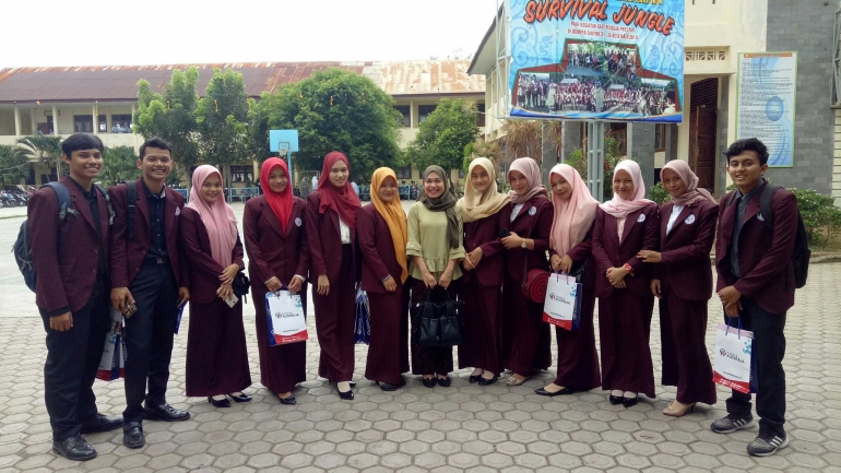 Depan SMAN 7 Banda Aceh sesuai kegiatan sosialisasi, Rabu (6/2/2019)/dokpri