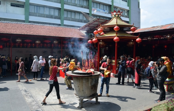 Tradisi Imlek di Vihara Dharma Bhakti, Petak Sembilan, Glodok, Tamansari, Jakarta Barat. (Foto Ganendra)