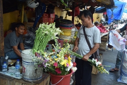 Penjual bunga di Vihara Dharma Bhakti, Petak Sembilan, Glodok, Jakarta Barat. (Foto Ganendra)