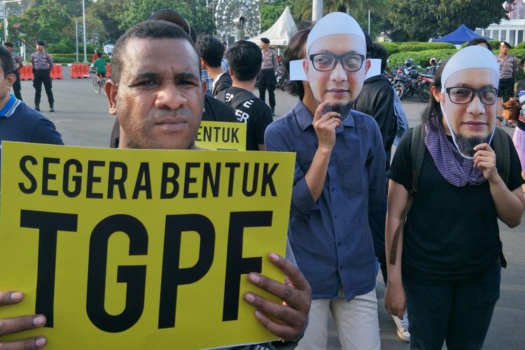 ilustrasi. Setahun kasus penyerangan kepada Penyidik senior KPK Novel Baswedan diwarnai dengan aksi demonstrasi di depan Istana Negara, Jakarta, Rabu (11/4/2018). (Foto: Kompas.com/YOGA SUKMANA)