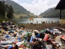 Sampah Plastik di Ranu Kumbolo (Foto: Trashbag Community)