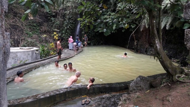 kolam umum untuk permandian di Angseri tabanan bali/dokpri