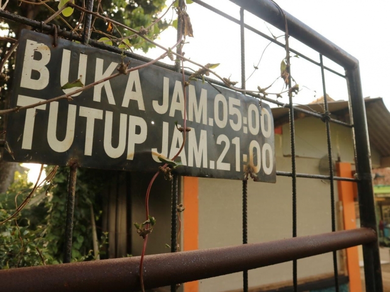 Jam Buka Batas RW-010, Pos Kamling RW 010, Foto Dok Pribadi, J.Krisnomo, Minggu (10/02/19).