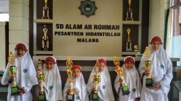 www.arrohmahputri.sch.id