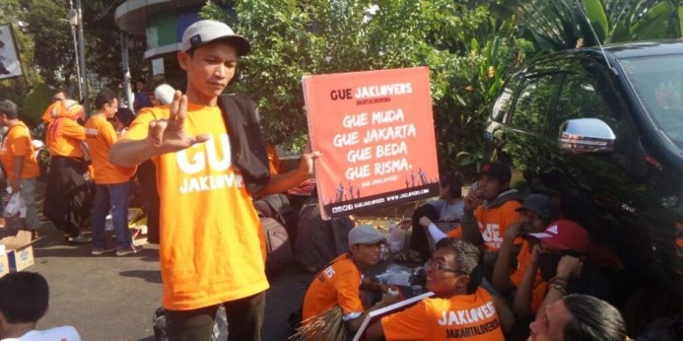 Relawan Risma Triharini, Jaklovers, di Monas, Jakarta. kompas.com/jessie carina