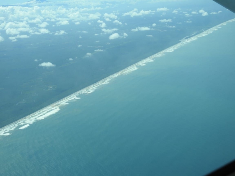 Gelombang ombak ditepi pantai/dokpri