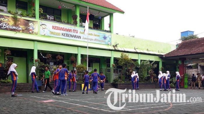 Suasana pelajaran olahraga di SDN Kauman 3- Dok. Tribun News / SURYA/SYLVIANITA WIDYAWAT