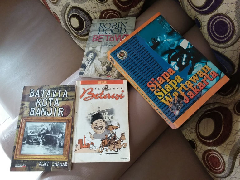 Beberapa buku karya Alwi Shahab. Foto | Dokpri