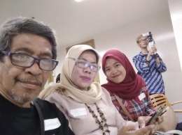 Saya, istri dan anak hadir sebagai keluarga blogger (dok pribadi)