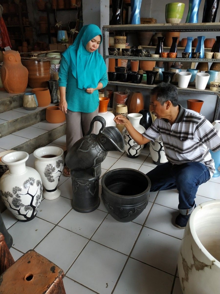 Kerajinan keramik di Plered ini sudah turun temurun sejak tahun 1904 (Sumber gambar : dok pribadi)